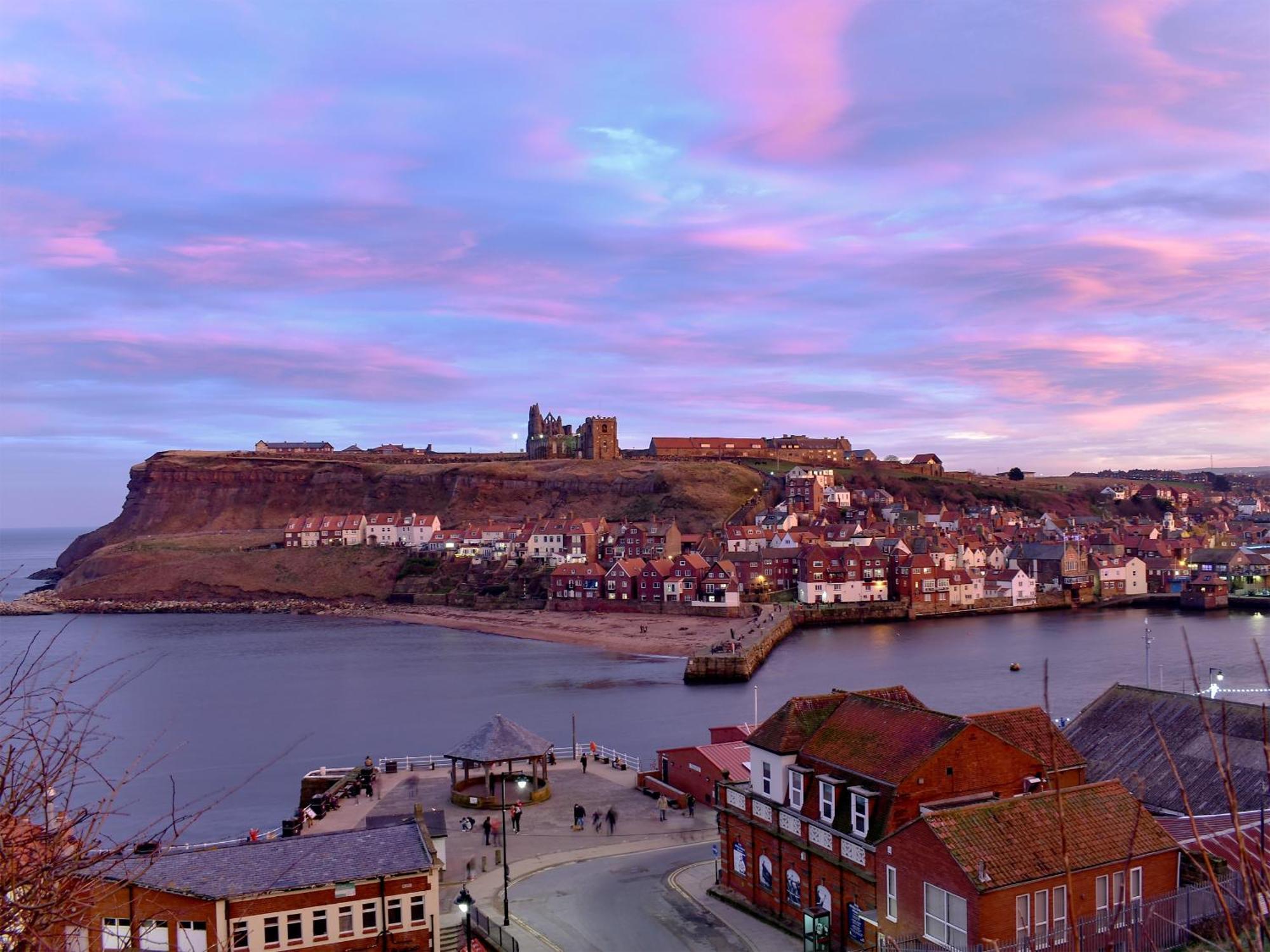 Snugg Villa Whitby Bagian luar foto